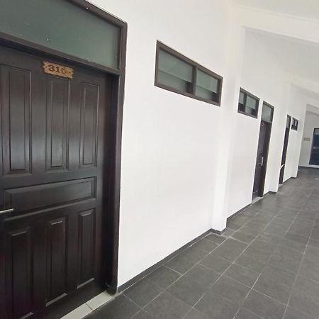 Oyo 92324 Hotel Sinar Rejeki 苏加武眉 外观 照片