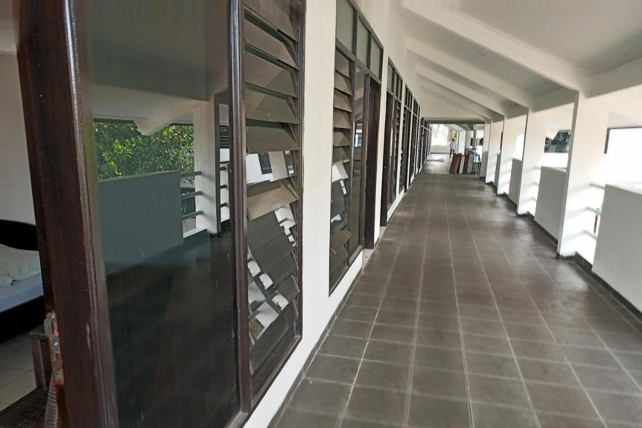 Oyo 92324 Hotel Sinar Rejeki 苏加武眉 外观 照片