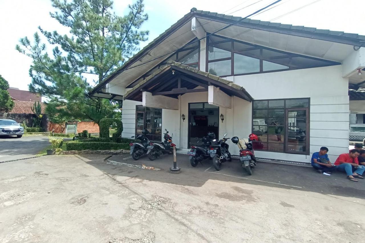 Oyo 92324 Hotel Sinar Rejeki 苏加武眉 外观 照片