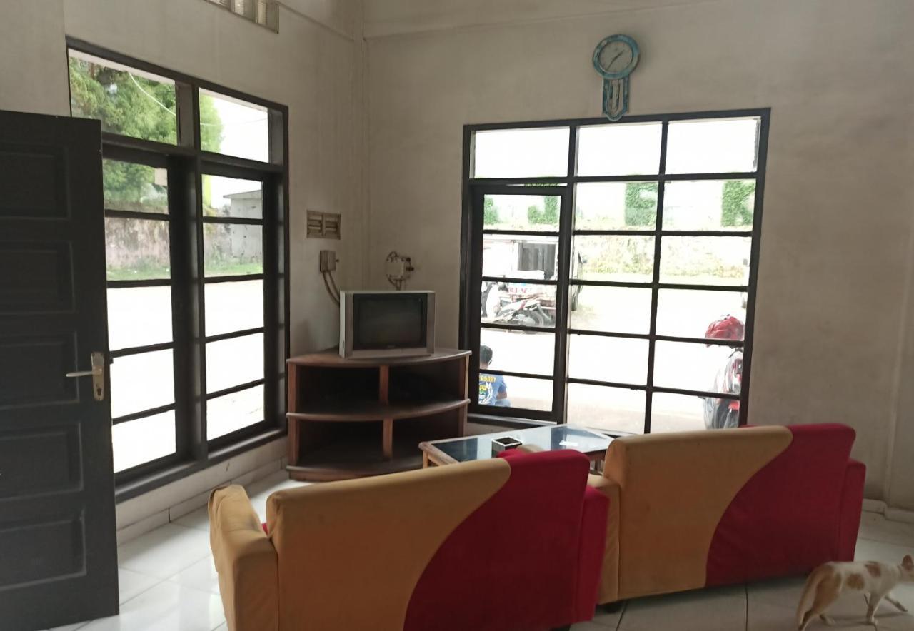Oyo 92324 Hotel Sinar Rejeki 苏加武眉 外观 照片