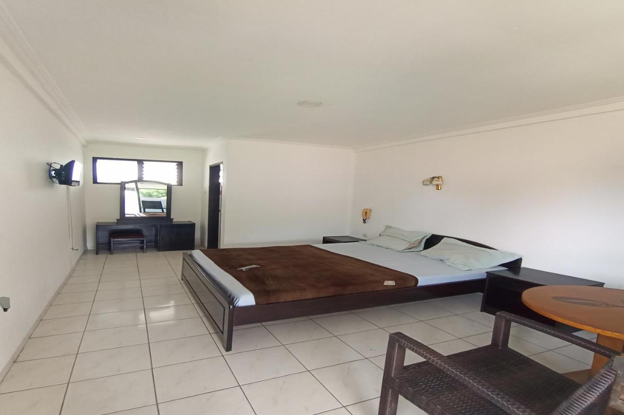 Oyo 92324 Hotel Sinar Rejeki 苏加武眉 外观 照片
