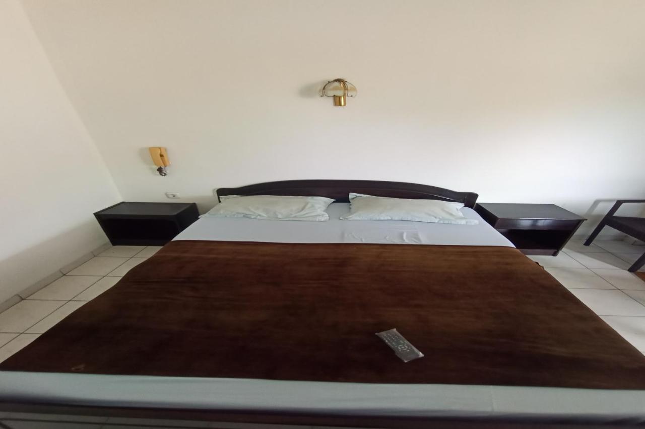Oyo 92324 Hotel Sinar Rejeki 苏加武眉 外观 照片