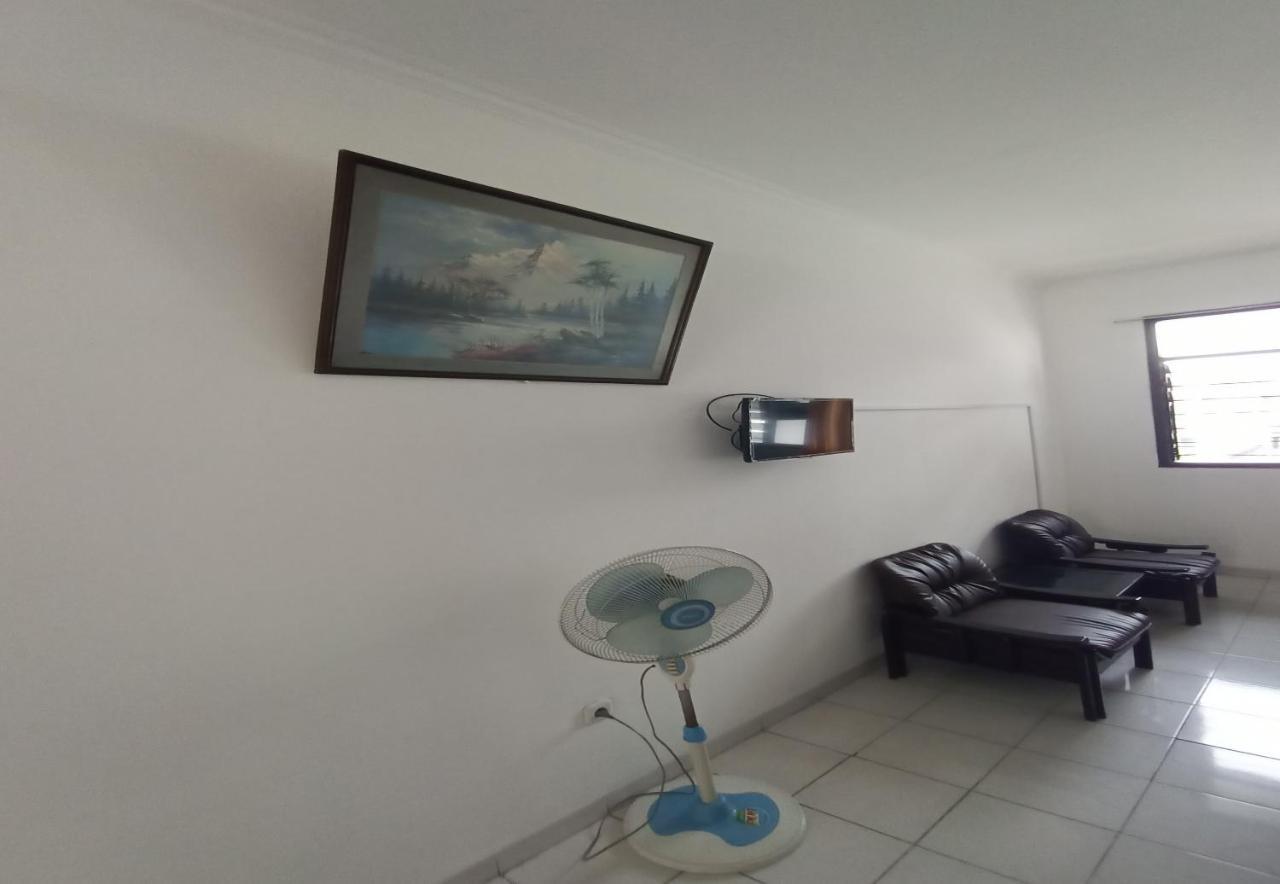 Oyo 92324 Hotel Sinar Rejeki 苏加武眉 外观 照片