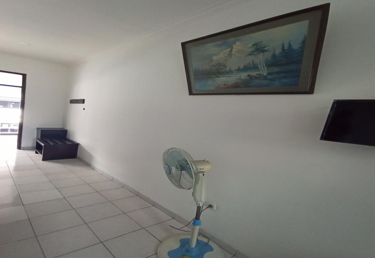 Oyo 92324 Hotel Sinar Rejeki 苏加武眉 外观 照片