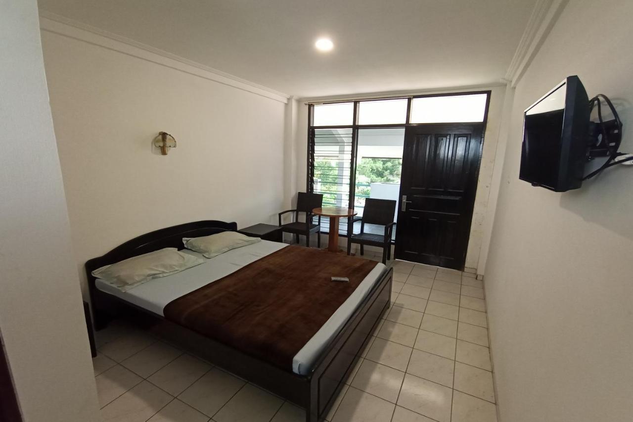 Oyo 92324 Hotel Sinar Rejeki 苏加武眉 外观 照片