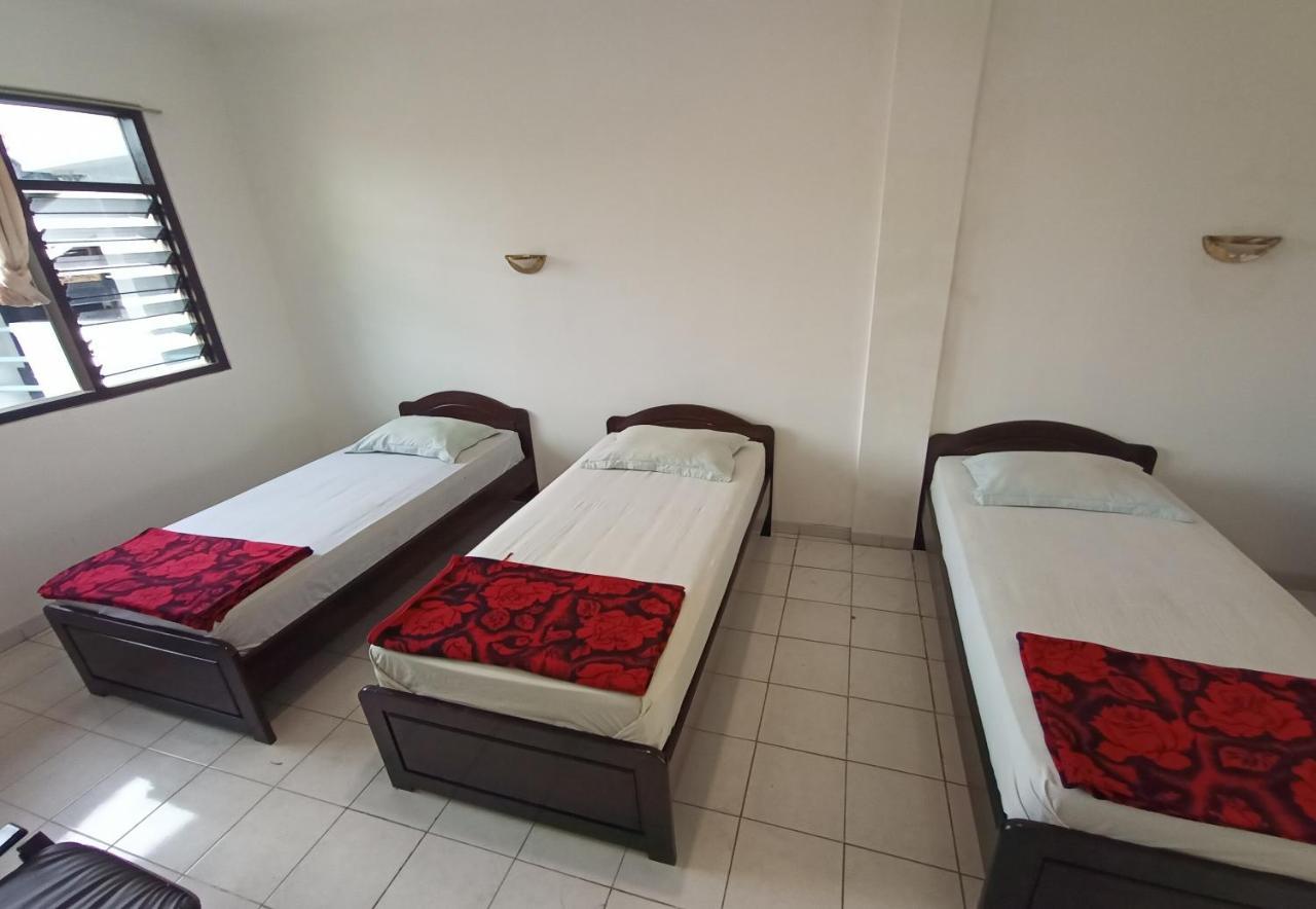 Oyo 92324 Hotel Sinar Rejeki 苏加武眉 外观 照片