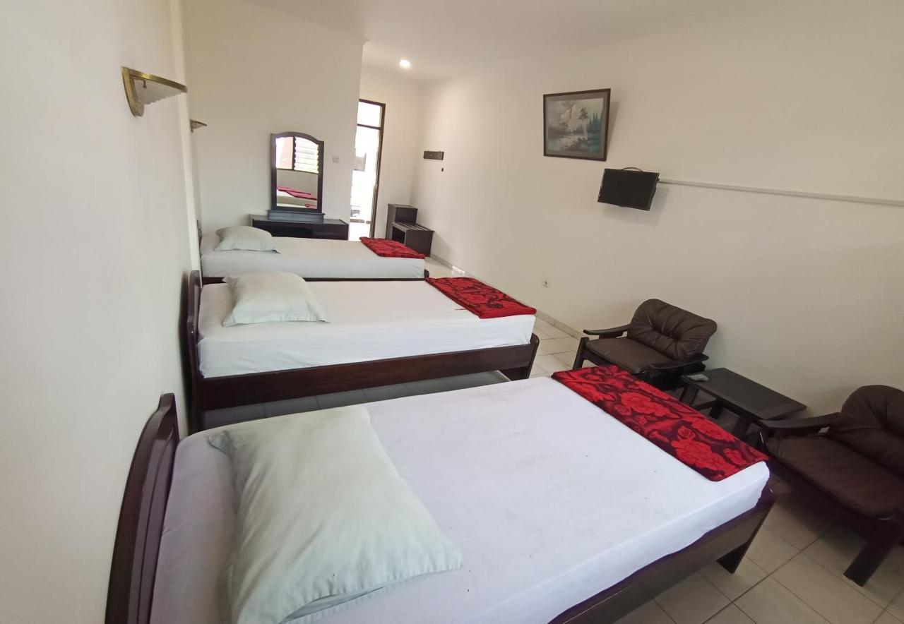 Oyo 92324 Hotel Sinar Rejeki 苏加武眉 外观 照片